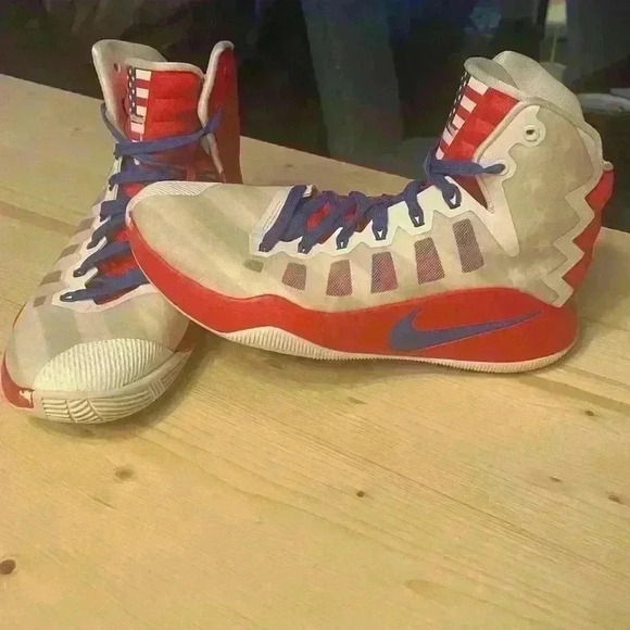Nike Hyperdunk in Good to great Sz 8 Men’s Stars. Red White and Blue. American - Picture 1 of 14